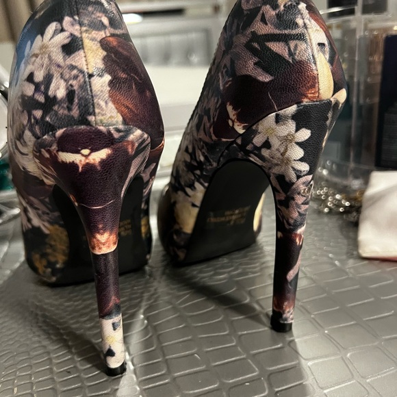 Flowery pointy toes heels - Picture 5 of 5